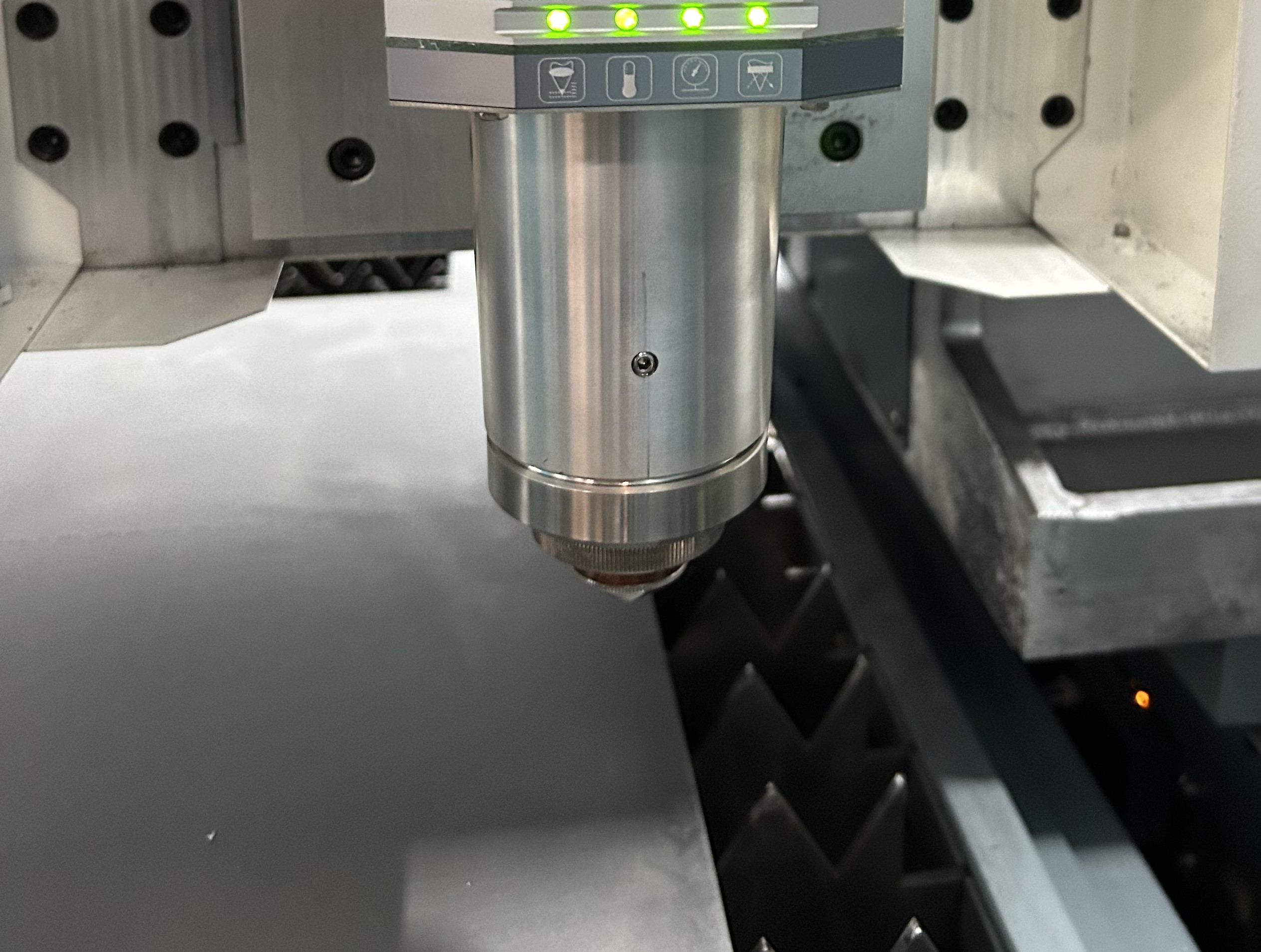 laser cutting head